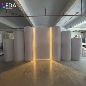 Fondo de Acrílico Blanco Multicapa de Diseño Nuevo LEDA con Tiras de Luz Cálida para Decoración de Eventos y Escenarios de Boda - Product Image 1