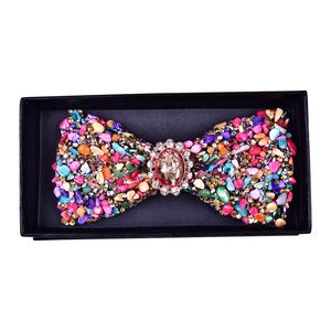 ชุดกล่องของขวัญผูกโบว์คริสตัลหลากสีสำหรับงานแต่งงานของผู้ชาย - Product Image 5