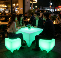 Ensemble de tables en cube LED lumineuses avec protection IP65, garantie de 2 ans, intensité réglable et CRI 95 élevé pour les rassemblements sociaux en extérieur