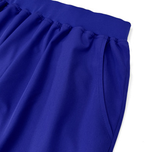 Tenues de travail extensibles et élégantes avec logo personnalisé, col en V, pour barbier, infirmière et esthéticienne - Product Image 5