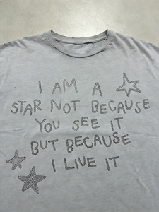 Camisetas Gráficas de Algodón Pesado con Serigrafía Personalizada Hongguan para Hombre, Estilo Vintage Desgastado con Remaches y Pedrería, Manga Corta - Product Image 3