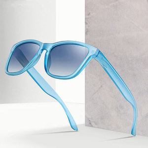 Lunettes de soleil polarisées carrées pour hommes et femmes, personnalisables, colorées, protection UV400, pour la conduite et les activités de plein air - Product Image 3