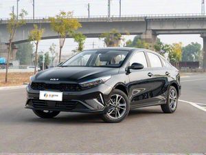Kia K3 2025 1.5L CVT Edición Confort - Product Image 2