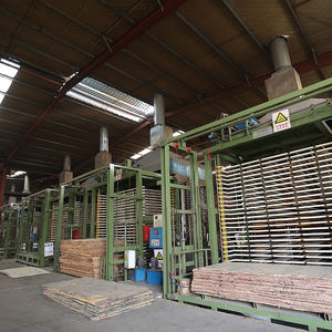 Prix usine Panneau <span class=keywords><strong>Osb</strong></span> étanche à l'humidité de haute qualité 4X8 9mm 12mm 15mm 18mm Feuille de planche de bois Construction de terrasse de toit - Product Image 6