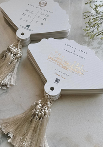 Menú de Boda con Borde Festoneado, Corona Floral Verde, Monograma, Borla de Perlas, Papelería para Mesa de Boda - Product Image 6