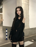 Sweater Hitam Robek Seksi Wanita - Atasan Rajut Off-Shoulder Modis dengan Detail Distressed, Jumper Pullover Gothic yang Meniruskan Tubuh
