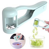 Ecologische handmatige multifunctionele druiven- en fruit snijder met roestvrijstalen messen, BPA-vrij plastic, vaatwasserbestendig, geschikt voor wortel en ui.
