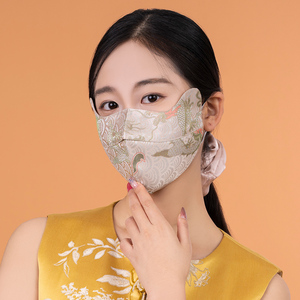 Mascarilla Facial Reutilizable y Transpirable <span class=keywords><strong>de</strong></span> Seda <span class=keywords><strong>de</strong></span> Doble Capa 100% Pura Grado 6A con Brocado Étnico <span class=keywords><strong>para</strong></span> Fiesta <span class=keywords><strong>de</strong></span> Pascua - Product Image 1