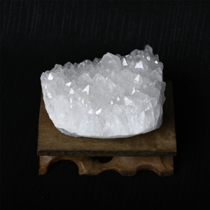 Wholesale Natural Healing <b>Snow</b> White Crystal Cluster Crystal Stone Carving Home Decoration - Product Image 1