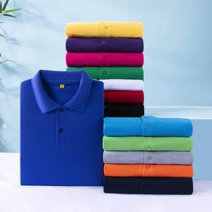เสื้อเชิ้ตผู้ชายสีพื้นผ้าฝ้ายแขนสั้น พิมพ์ลายโลโก้ด้านหน้าด้วยเทคนิคฮีททรานเฟอร์ สวมใส่สบาย ระบายอากาศได้ดี ผ้าปิเก้ถัก - Product Image 3