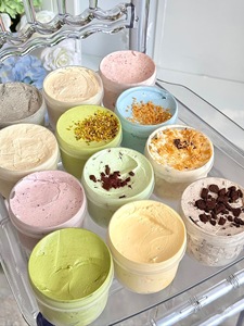 Recipientes plásticos pequenos reusáveis com tampas do parafuso Recipientes plásticos pequenos reusáveis do congelador do gelado para o molho, o doce e o purê - Product Image 2