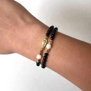 Bracelet chapelet fait main en perles de quartz rose et d'agate noire de 4 mm, entièrement enroulé, avec breloque Notre-Dame - Product Image 2