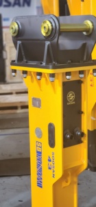 SOOSAN SB43 Box Type Hydraulic Breaker Motor & Engine for 6-9 Tons Excavators 1 Year Warranty Wooden <b>Crate</b> <b>Packing</b> 75mm Chisel - Product Image 3
