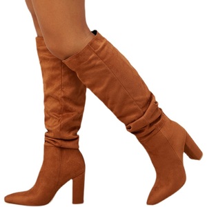 รองเท้าบูทส้นหนาปลายแหลมแบบเดียวกันที่ปรากฏในงานแสดงแฟชั่นยุโรปและอเมริกาประจำปี 2024 เป็นรองเท้าบูทผู้หญิงรุ่นใหม่ในฤดูหนาวปี 2021 - Product Image 5