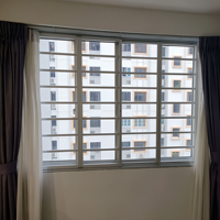 Fenêtres coulissantes en aluminium multi-panneaux sur mesure, robustes, avec moustiquaire de sécurité à motif quadrillé pour appartement