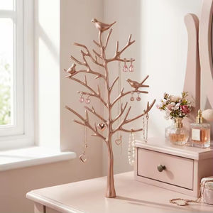 Moderno Expositor Metálico Colgante para Joyas, Organizador de Collares y Pulseras con Bandeja para Anillos - Product Image 1