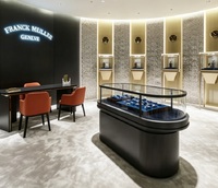 Vitrine de présentation de montres incurvée de luxe sur mesure, comptoir en verre pour boutiques de montres de luxe