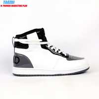Chaussures de basket-ball haut de gamme en cuir verni Offre Spéciale noir et blanc nouveau design baskets pour hommes avec logo personnalisé