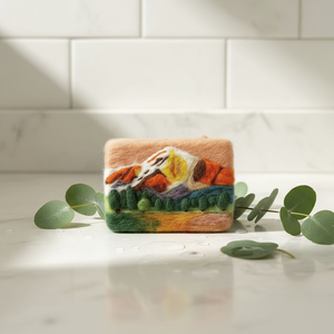 Savon en feutre fait main <span class=keywords><strong>Paysage</strong></span> Montagneux - Design Forêt d'Automne & Sommet Enneigé, Barre de Bain Exfoliante en Laine Naturelle - Product Image 3