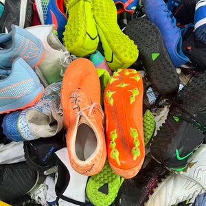 All'ingrosso usato <span class=keywords><strong>scarpe</strong></span> sportive <span class=keywords><strong>da</strong></span> uomo <span class=keywords><strong>di</strong></span> seconda mano <span class=keywords><strong>scarpe</strong></span> <span class=keywords><strong>da</strong></span> <span class=keywords><strong>calcio</strong></span> <span class=keywords><strong>di</strong></span> marca cina <span class=keywords><strong>scarpe</strong></span> <span class=keywords><strong>da</strong></span> <span class=keywords><strong>calcio</strong></span> in <span class=keywords><strong>pelle</strong></span> invernale soletta <span class=keywords><strong>scarpe</strong></span> <span class=keywords><strong>da</strong></span> <span class=keywords><strong>calcio</strong></span> - Product Image 4