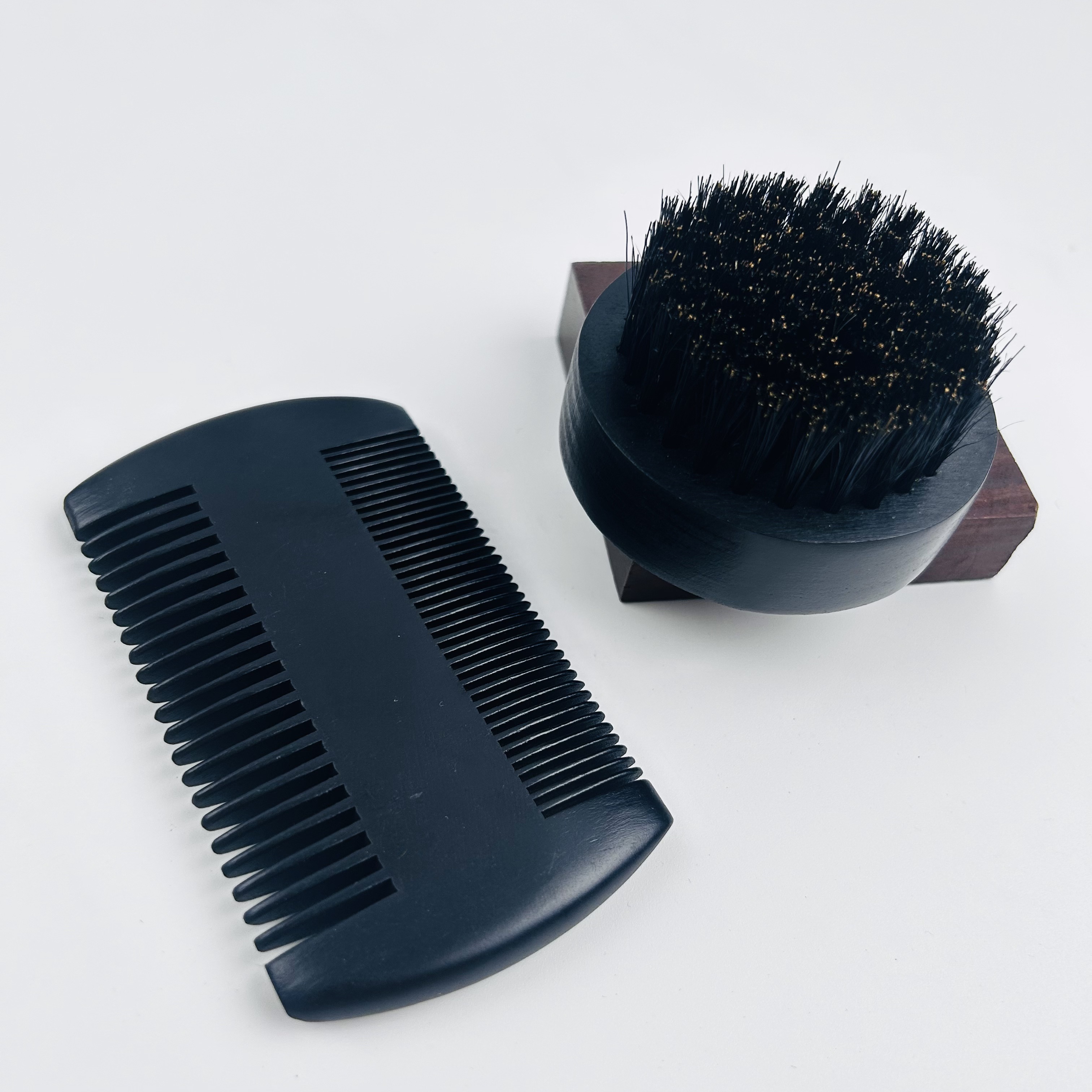 Black comb+ black round brush
