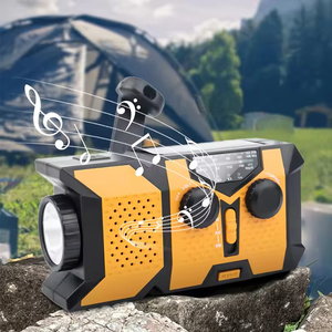 Radio d'urgence multifonctionnelle avec écran numérique, radio portable à manivelle et batterie externe, design Iron Man pour l'extérieur - Product Image 4
