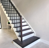 Balustres en fer forgé droits, simples et élégants, pour escaliers de villa