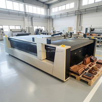 Machine de découpe numérique à couteau oscillant : Remplace les matrices traditionnelles, découpe flexible sur mesure pour petites séries de chaussures et sacs