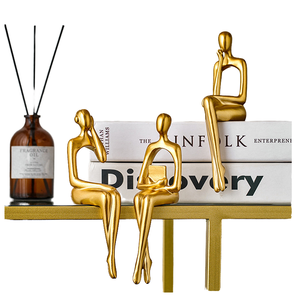 รูปปั้นเรซิ่นตกแต่งสไตล์นอร์ดิก รูปทรงตามสั่ง วาดลายด้วยมือสีทอง งานศิลปะนามธรรม สำหรับตกแต่งสำนักงาน ชั้นวางหนังสือ สไตล์โมเดิร์น - Product Image 4