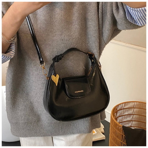 <span class=keywords><strong>2026</strong></span> Trend Ürün Kadın Günlük Tote Çantaları Kalp Süslemeli Çok Satan Bayan PU Deri Çantaları Kadın Cep Telefonu Çantaları - Product Image 5