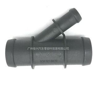 Conector de manguera de refrigerante Volkswagen 1C0121087E para el sistema de refrigeración del motor, pieza de repuesto - Product Image 1