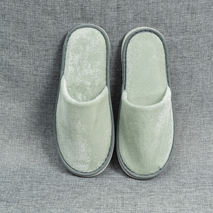 Zapatillas de Hotel suaves con punta cerrada, suela antideslizante, tela cómoda de felpa, Spa, habitación de invitados, zapatos interiores, logotipo personalizado, venta al por mayor - Product Image 2