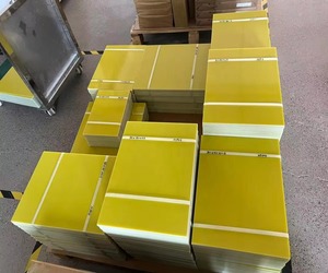 Plaque en résine de verre FR4 personnalisable, utilisée pour l'assemblage de batteries haute performance, plaque en plastique de verre jaune haute résistance - Product Image 1