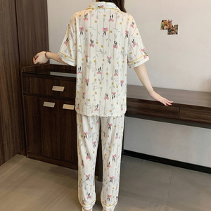 Vendita all'ingrosso di pigiami estivi da donna in stile coreano boho-chic: top a maniche corte e pantaloni lunghi in tessuto stropicciato - Product Image 2