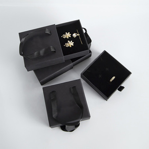 定制印刷珠宝盒礼品套装，带压花海绵内衬，可回收材料手柄，磁性闭合，丝带，中国制造 - Product Image 4