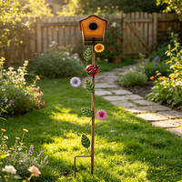Prix d'usine Décoration de jardin extérieure en métal vieilli vintage, piquet nichoir à oiseaux et décoration murale pour jardin en forme de coccinelle