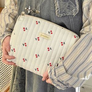 Sac à couches matelassé en coton biologique avec fermeture éclair, motif cerise mignon, pour maquillage et cosmétiques, écologique et sans BPA, vente en gros - Product Image 3