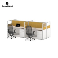 Postes de travail modulaires de style industriel SpaceUnited pour 4 personnes avec cloisons de séparation