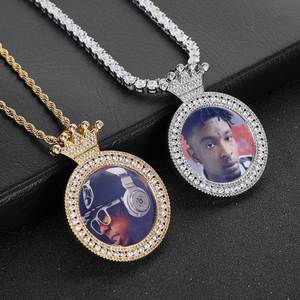 Collana <span class=keywords><strong>con</strong></span> Ciondolo Personalizzato TOP ICY Placcato Oro 14K, Corona <span class=keywords><strong>con</strong></span> Zirconi, <span class=keywords><strong>Medaglione</strong></span> Portafoto <span class=keywords><strong>con</strong></span> <span class=keywords><strong>Catena</strong></span> per Matrimoni e Feste - Product Image 4