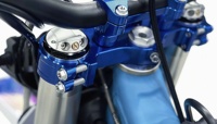 Moto tout-terrain haut de gamme MT300 2 temps refroidie par eau 300cc, rapport de compression 13.2:1, suspension arrière triple réglable HTW, >80 km/h, 38 kW