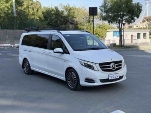 La <span class=keywords><strong>Mercedes</strong></span>-Benz Classe V 260L Premium Extended Edition essence d'<span class=keywords><strong>occasion</strong></span> de 2017 offre des réductions pratiques pour l'exportation - Product Image 3