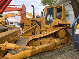 Bouteur sur chenilles CAT D6H d'occasion de haute qualité disponible en stock pour la distribution mondiale - Product Image 4