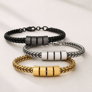 Pulsera de Cadena de Acero Inoxidable con Nombre Grabado Personalizado, Chapada en Rodio, Estilo Clásico Unisex con Dijes de Nombre Grabados - Product Image 5