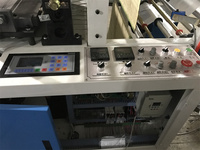 Machine de fabrication de sacs à ordures en plastique entièrement automatique à grande vitesse pour sacs à provisions avec composant de noyau de moteur efficace