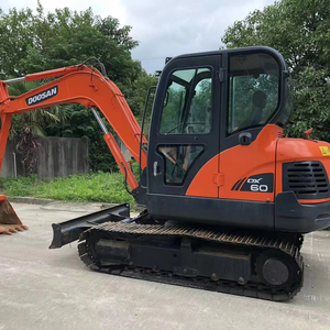 Promotion à durée limitée : Mini-excavatrice sur chenilles Doosan DX60 d'occasion, moteur coréen 6 tonnes, équipement de construction à prix réduit - Product Image 1