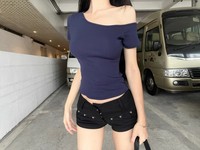 Kaos Rajut Kasual Musim Panas Terlaris Model Off Shoulder Skinny Fit Lengan Pendek Bergaris Gaya Seksi Spicy Girl untuk Wanita