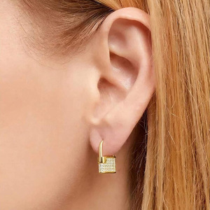 Orecchini eleganti a forma di lucchetto per donna, orecchini minimalisti di tendenza, gioielli da indossare tutti i giorni, vendita all'ingrosso - Product Image 2
