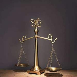 Venta al por mayor <span class=keywords><strong>de</strong></span> adornos <span class=keywords><strong>de</strong></span> metal <span class=keywords><strong>de</strong></span> escala <span class=keywords><strong>de</strong></span> equilibrio creativo simple <span class=keywords><strong>de</strong></span> moda moderna para la decoración <span class=keywords><strong>de</strong></span> escritorio <span class=keywords><strong>de</strong></span> bufetes <span class=keywords><strong>de</strong></span> <span class=keywords><strong>abogados</strong></span> artesanías <span class=keywords><strong>de</strong></span> metal - Product Image 4