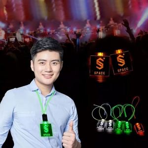 Lanières en acrylique personnalisées en gros, badges d'identification lumineux, lumière LED réutilisable pour porte de voiture Saab, personnalisez votre propre logo - Product Image 4