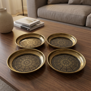 Sous-verre artisanal en laiton doré avec motif floral noir gravé pour la décoration de la maison de luxe et la table à manger - Product Image 4